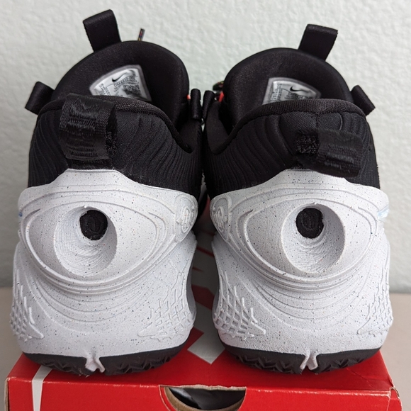 NIKE Cosmic Unity - Picture 4 of 10